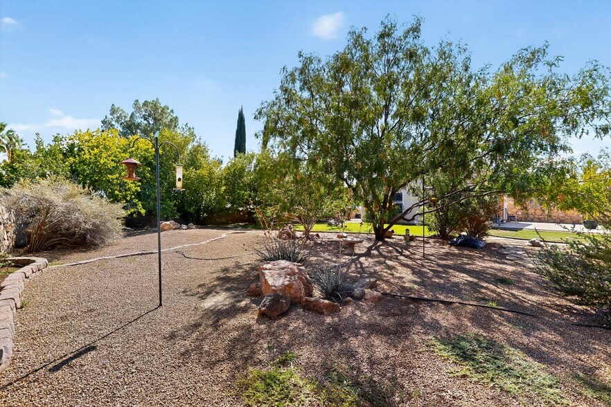 Building Photo - 2004 Vista Lejano