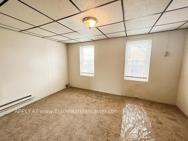 Building Photo - 482 New Dorwart St