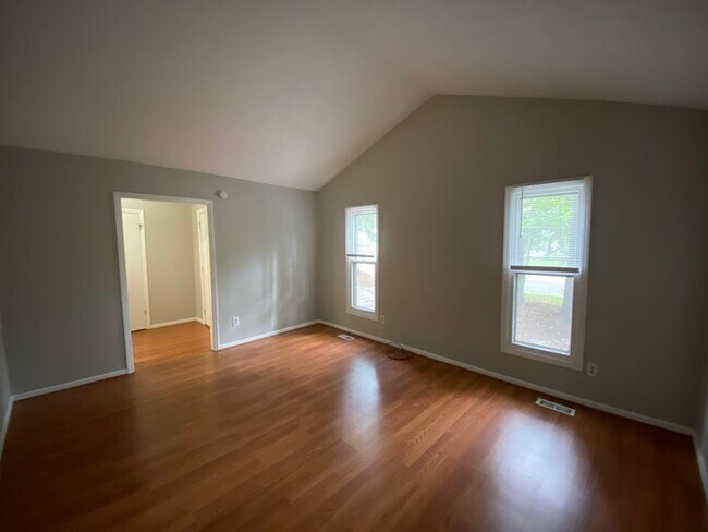 Building Photo - NOW OFFERING FIRST FULL MONTH FREE IF MOVE...