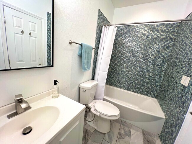 Building Photo - 2650 Broadway