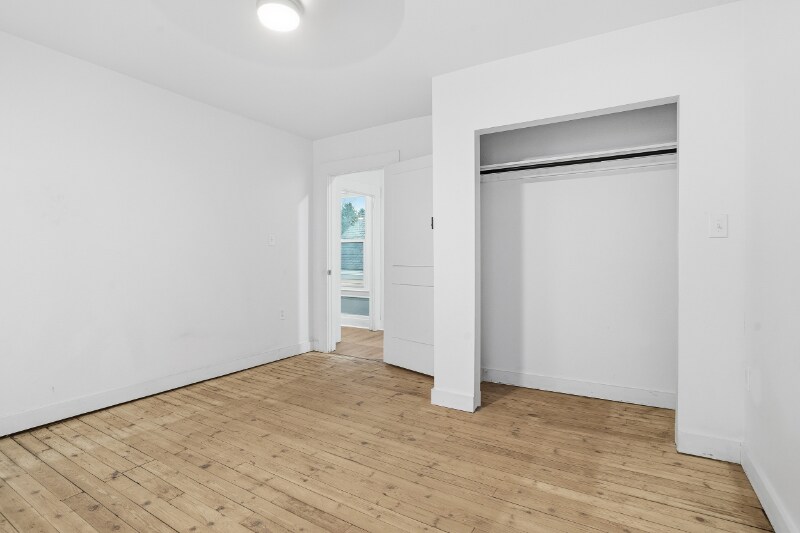 Building Photo - 1210 Round Top St