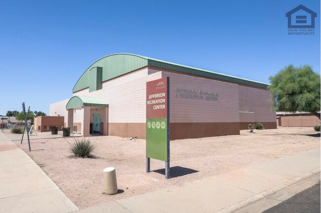 Building Photo - 205 N 74th St