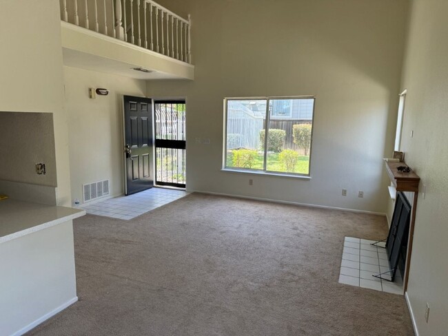 Building Photo - Modern 3 Bedroom Condo w/ Garage Vacaville...