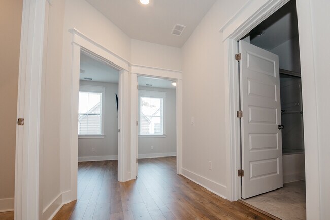 Building Photo - 1632 Florentia St