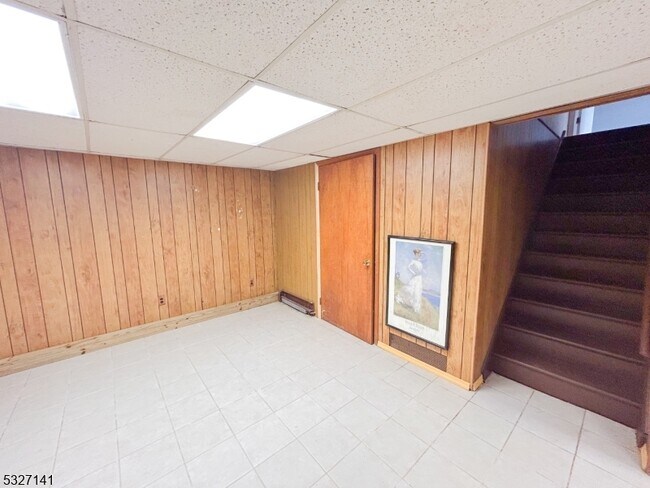 Building Photo - 215 Monroe Ave