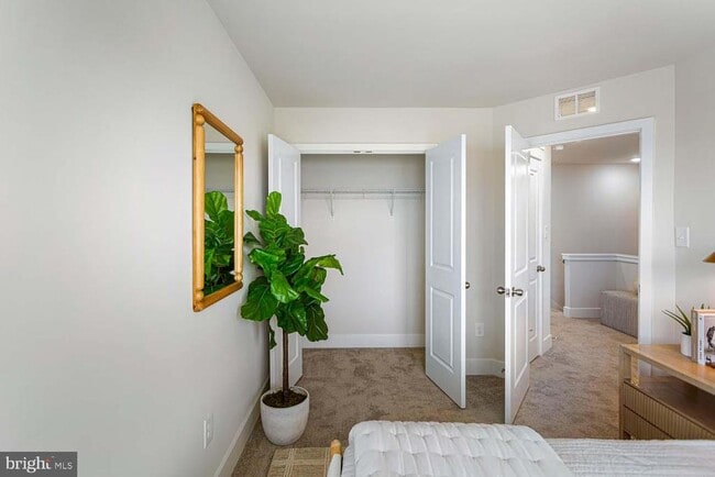 Building Photo - 207 MATILDA