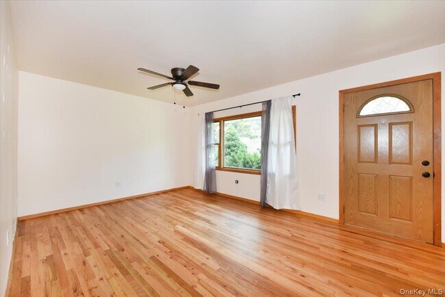 Building Photo - 257 Maple St