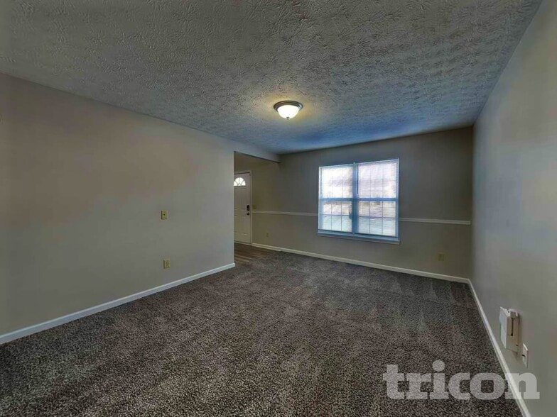 Building Photo - 614 Eastpointe Dr