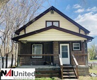 Building Photo - 5 bedroom, 2.5 bath home located on the We...