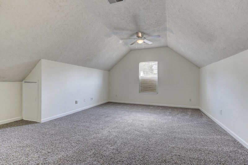 Building Photo - 1101 Pebble Creek Ct E