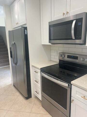 Building Photo - 541 NE 47th St