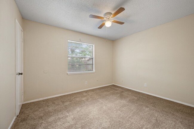 Building Photo - 6301 Sunnybrook Dr