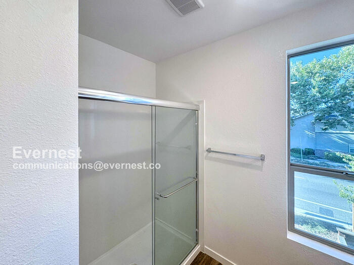 Building Photo - 6117 Bridgecross Dr