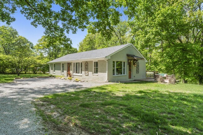 Building Photo - 3 Bedroom Furnished in Oldham County
