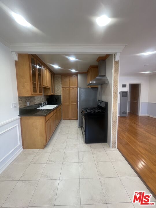 Building Photo - 1126 N Formosa Ave