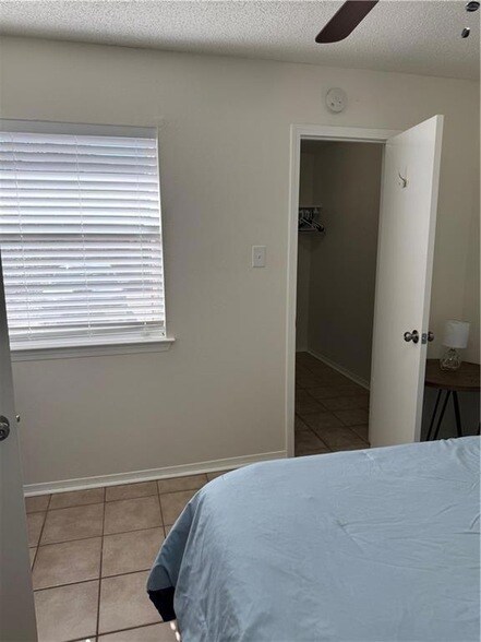 Building Photo - 2425 Oxford Pl