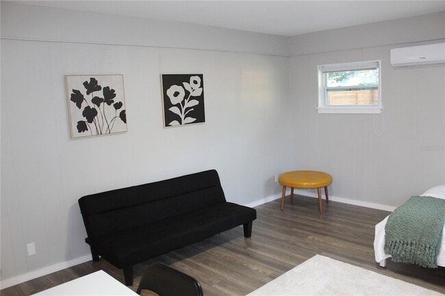 Building Photo - 6027 1st Ave S