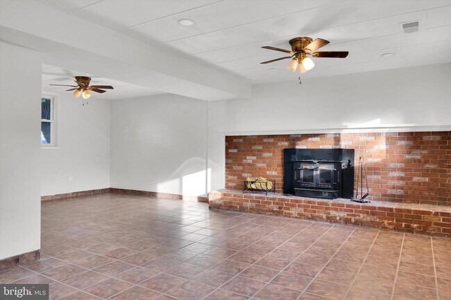 Building Photo - 4224 Kinmount Rd