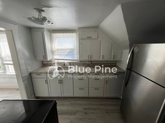 Building Photo - 252 N Shilling Ave