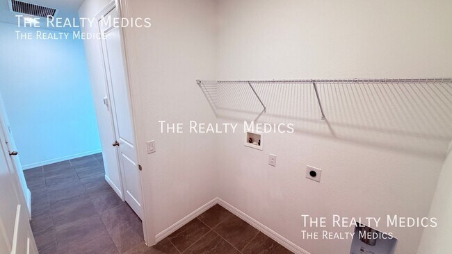 Building Photo - 1403 Sterling Pointe Dr