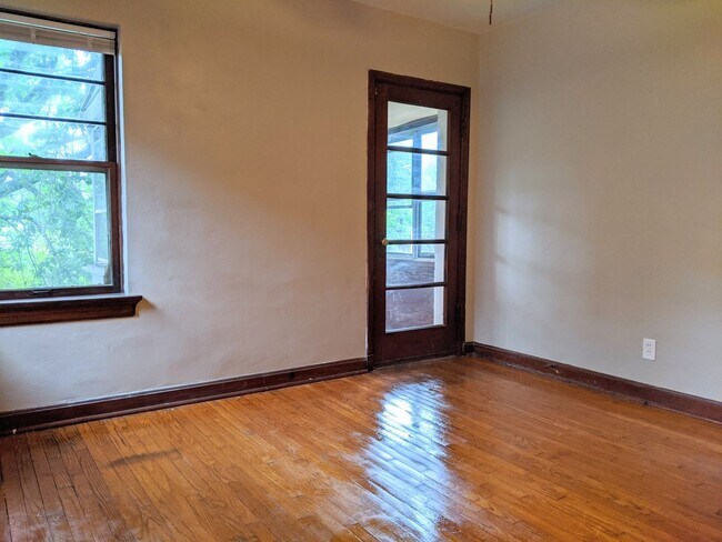 Building Photo - Tower Grove South - True 1 bedroom. Historic Charm