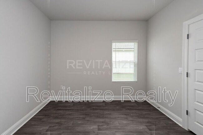 Building Photo - 14578 Dayton Cir