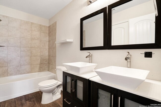 Building Photo - 2850 Lindenwood Run