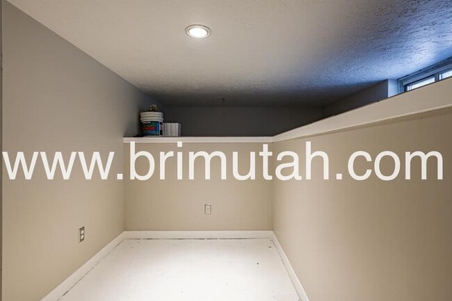 Building Photo - 628 Browning Ave