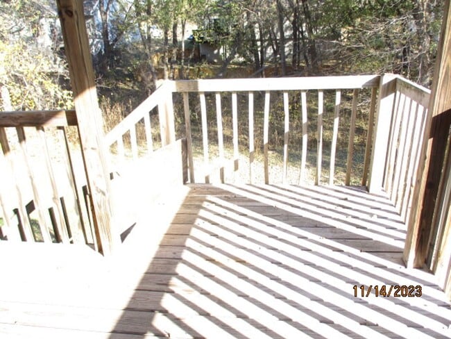 Building Photo - Spacious 6-Bedroom Home in a Prime Location – Room to Live, Work & Relax!