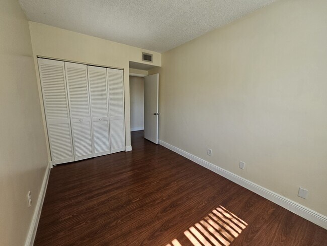 Building Photo - 8819 Springtree Lakes Dr