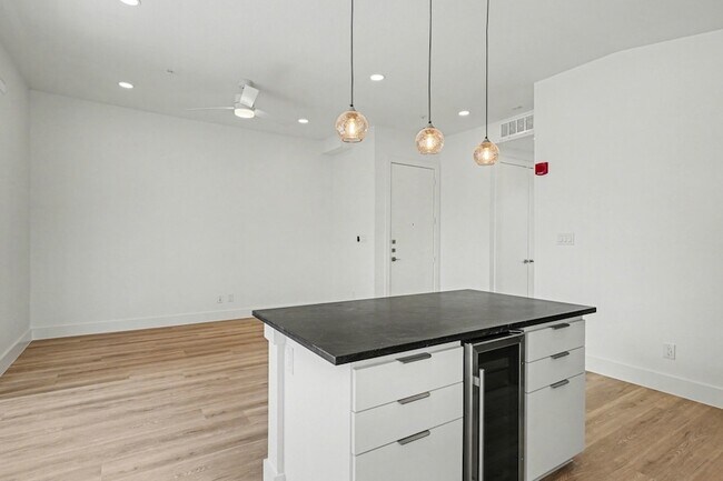 Building Photo - 2217 N Fitzhugh Ave