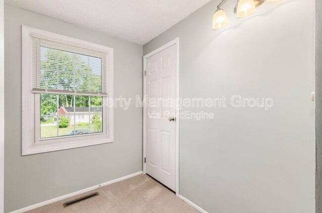 Building Photo - 66 Haddam Pl E