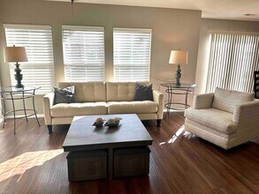 Building Photo - 12810 Roosevelt Ln