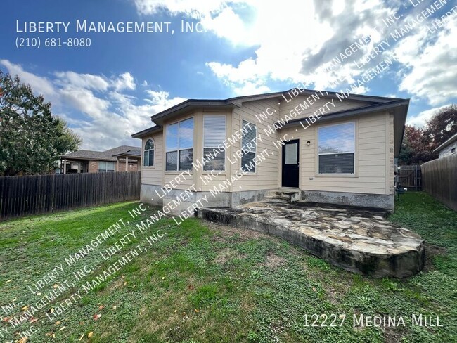 Building Photo - 3 Bed, 2 Bath Home in Alamo Ranch with an ...