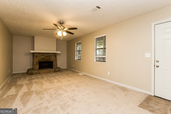 Building Photo - 5845 S Quail Dr