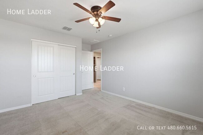 Building Photo - 9504 E Theia Dr