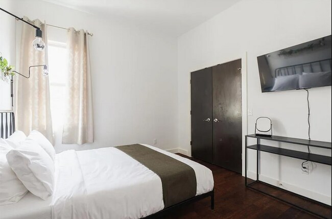 Building Photo - Modern 3-Bedroom Duplex Near OU Health Cen...