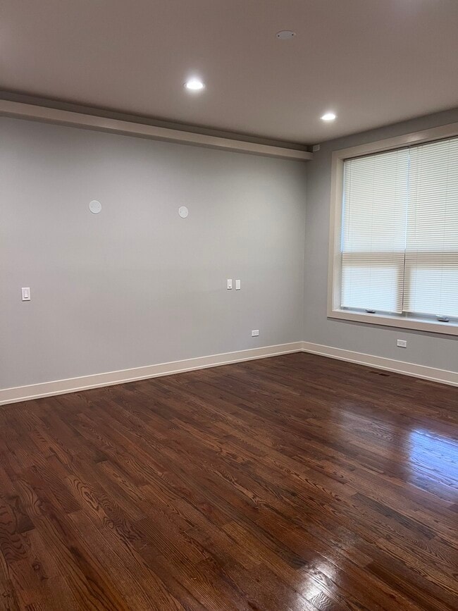 Building Photo - 1208 E 64th St