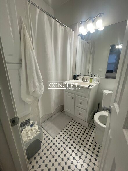 Building Photo - 64 Hemenway St