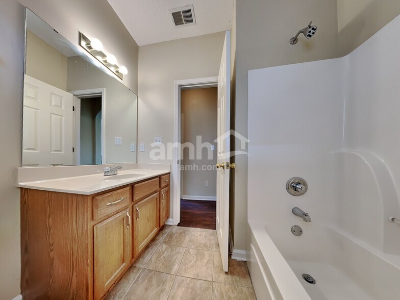 Building Photo - 1616 Sawmill Creek Ln