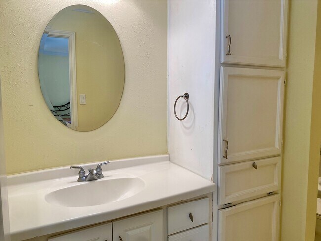 Building Photo - 2478 Bering Dr