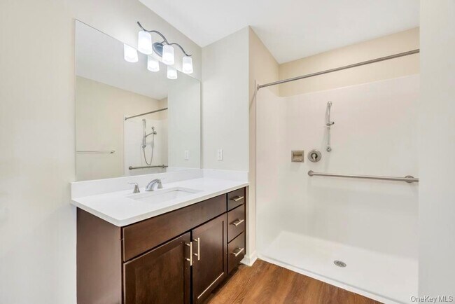 Building Photo - 3 Meadows Ln