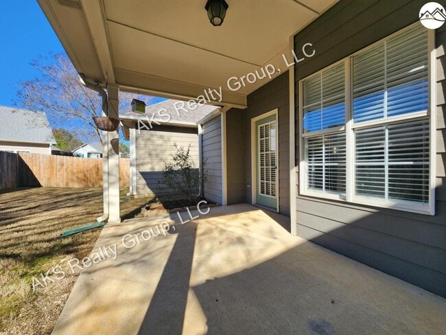 Building Photo - 104 Lantana Cir