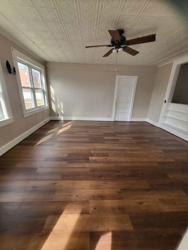 Primary Photo - 22 Tyler St