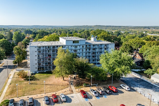 Building Photo - Hilltop House