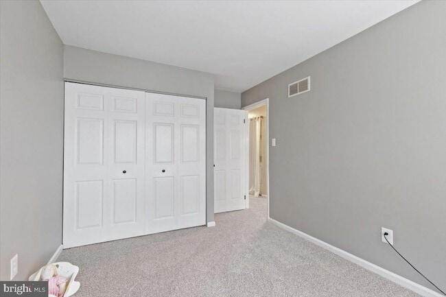 Building Photo - 105 Pin Oak Ct