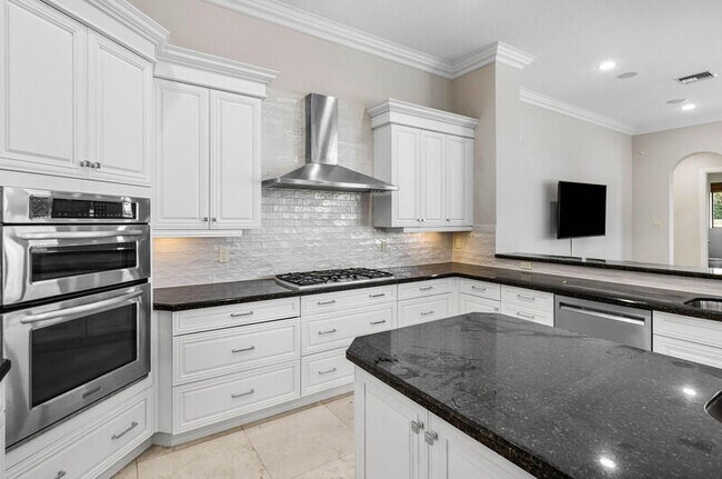 Building Photo - 17895 Cadena Dr