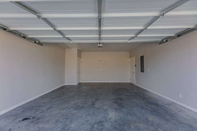 Building Photo - 1601 SW Poigai Wy