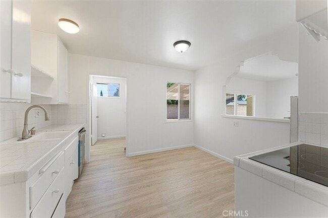 Building Photo - Move-In Ready 3-Bedroom Home on an Oversiz...