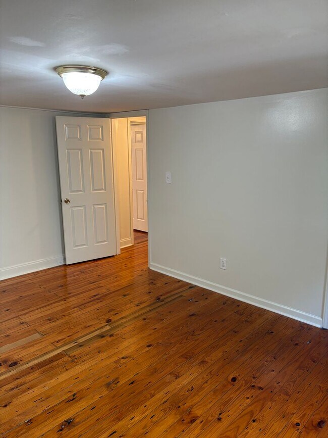 Building Photo - Spacious Renovated Lakewood Duplex! Walk t...
